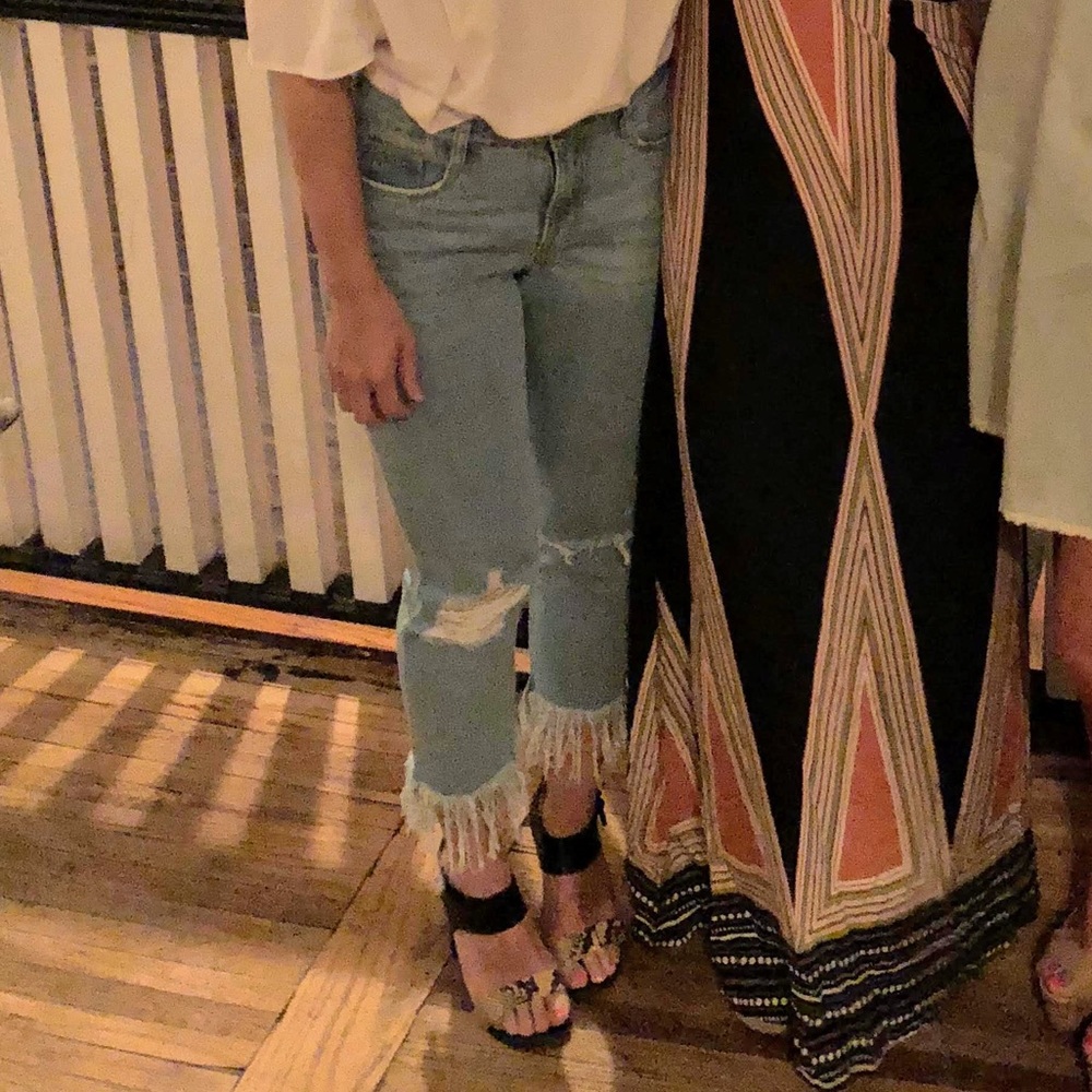 High waist lightweight jeans with unfinished hem